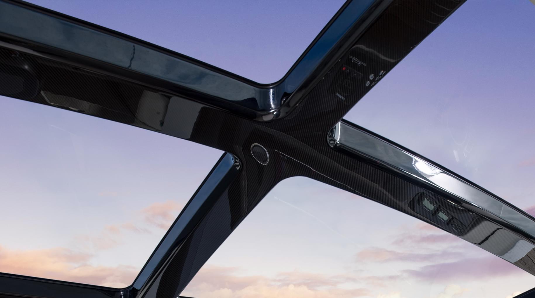 Sunseeker Predator sunroof carbon fibre Sunseeker Predator sunroof carbon fibre