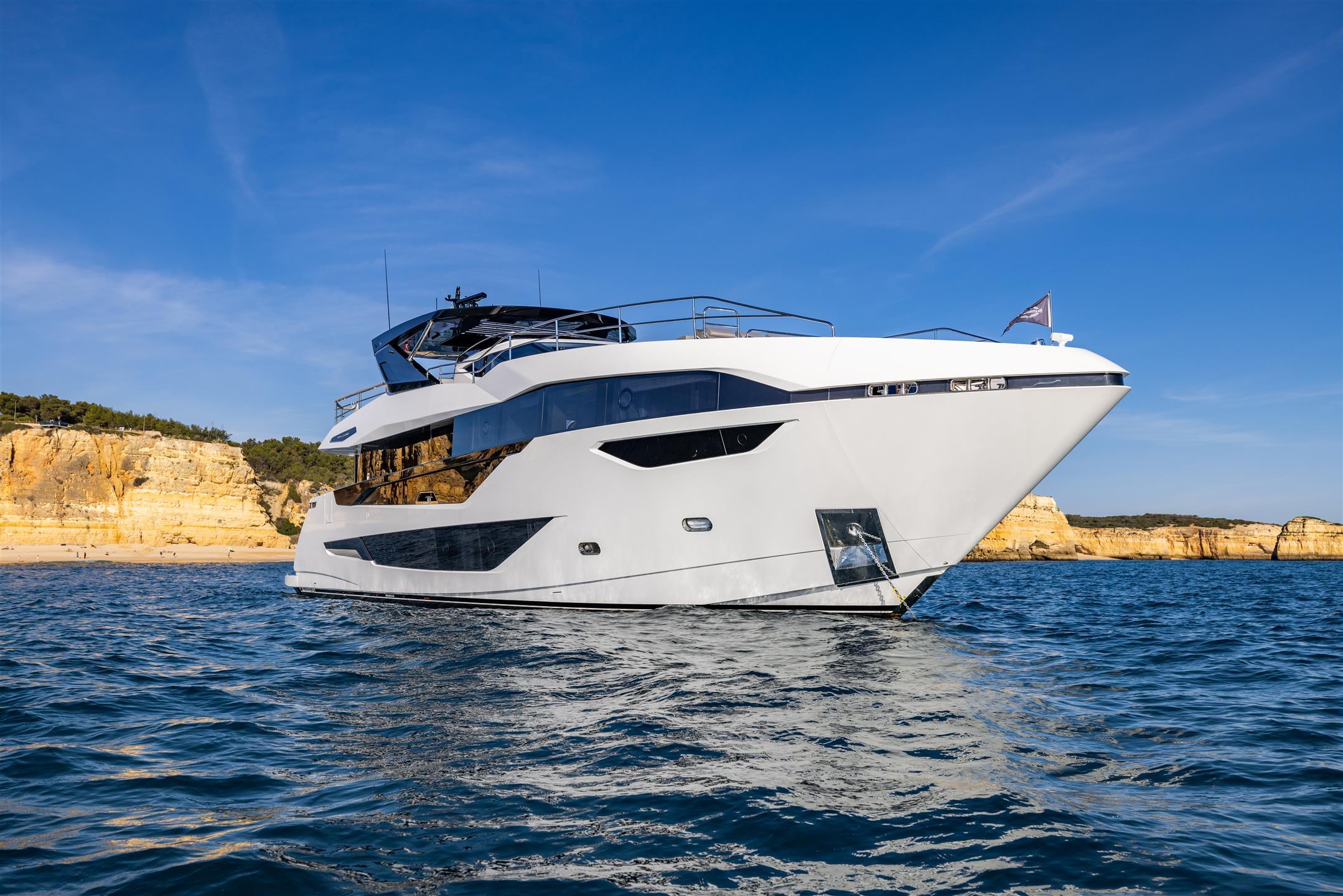Sunseeker 100 Yacht