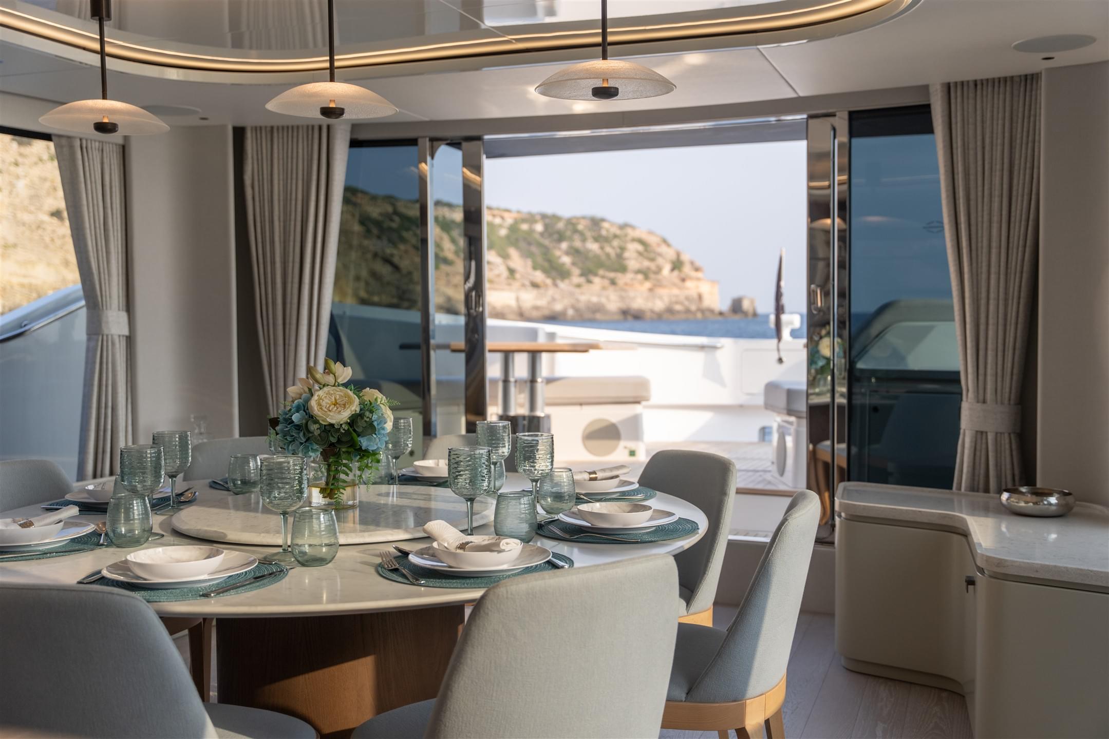 Sunseeker 82 Ocean Enclosed main deck 