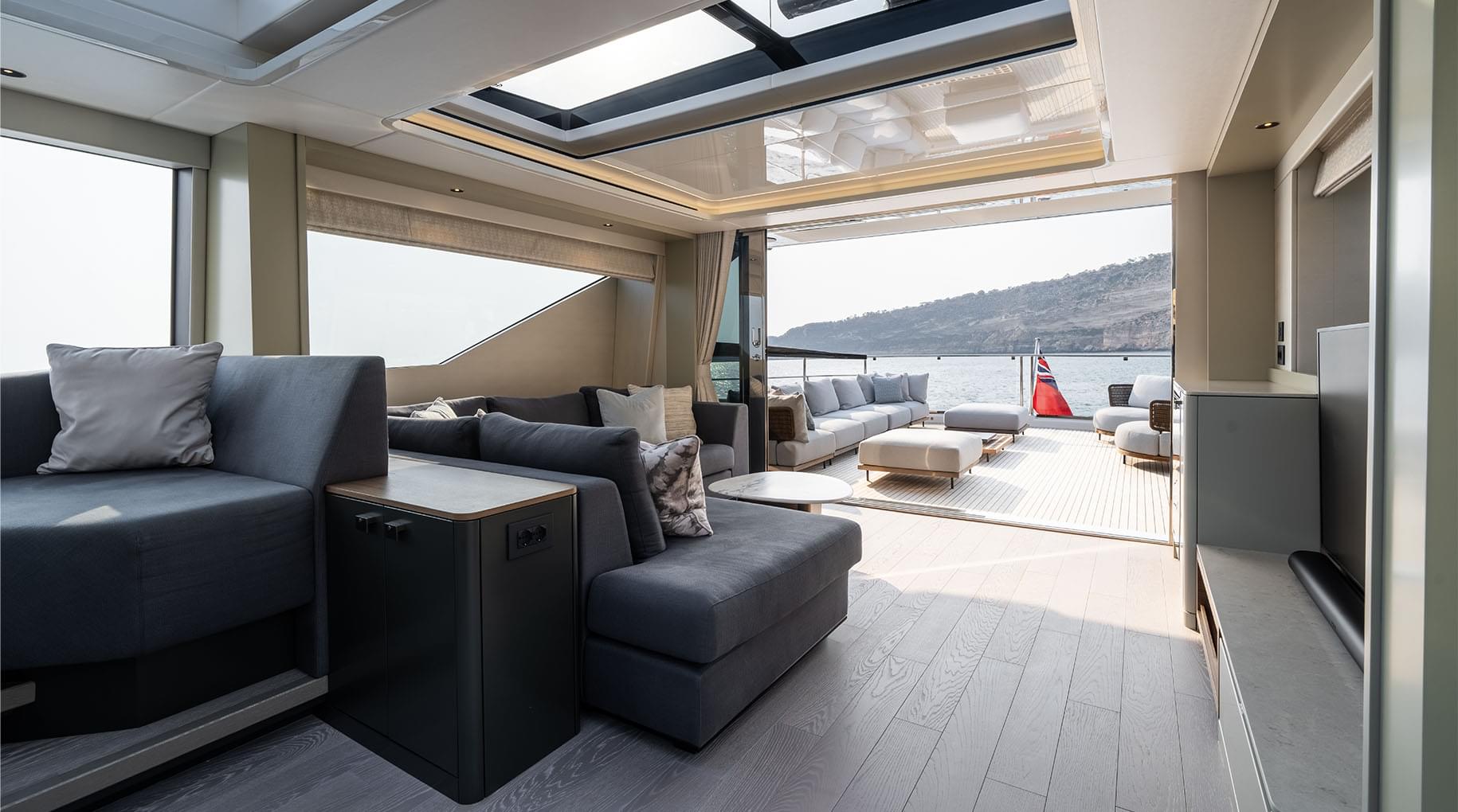 Sunseeker 82 Ocean Enclosed Upper Deck Sunseeker 82 Ocean Enclosed Upper Deck