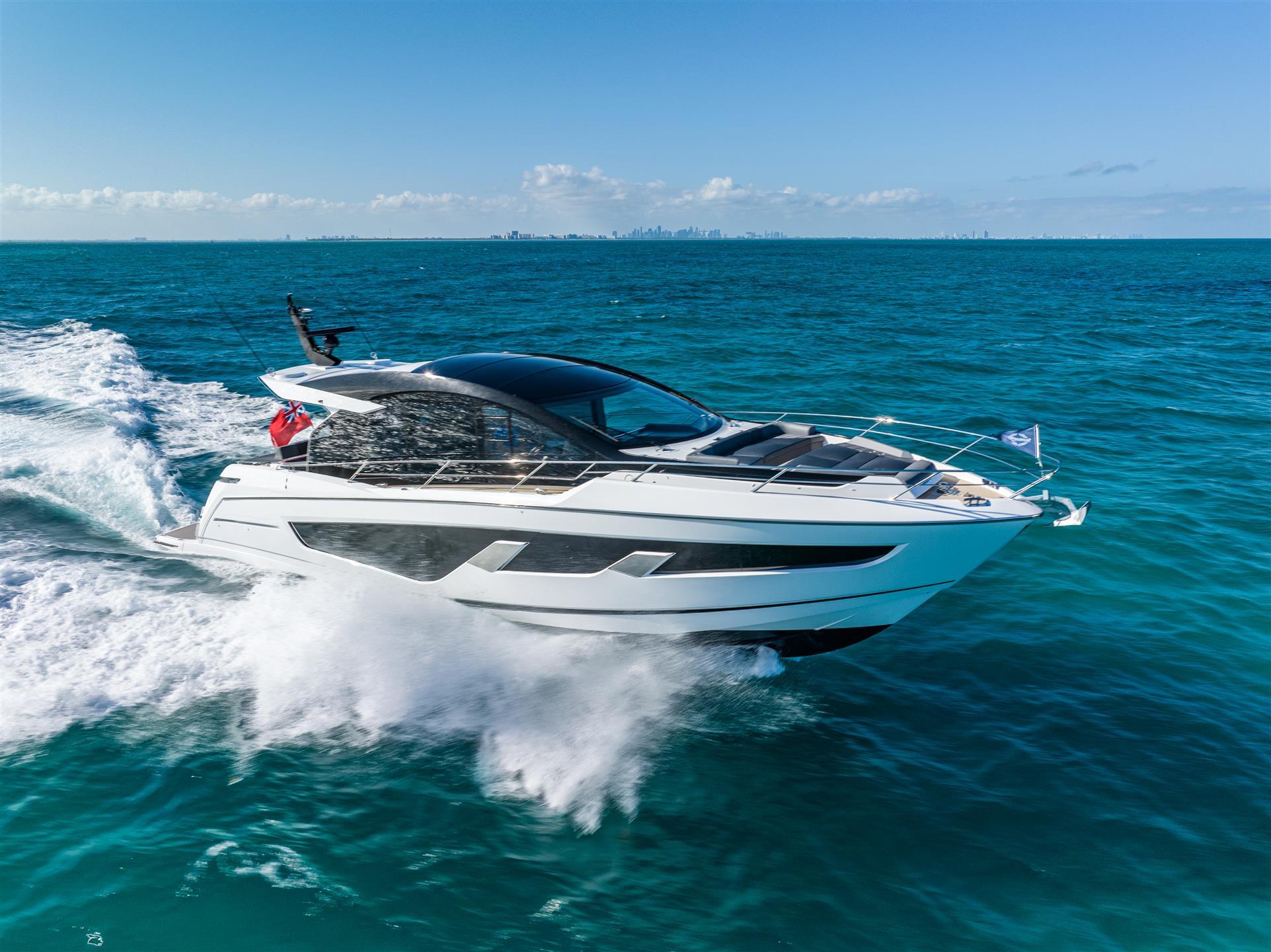Sunseeker Predator 65 running at full speed Sunseeker Predator 65 running at full speed