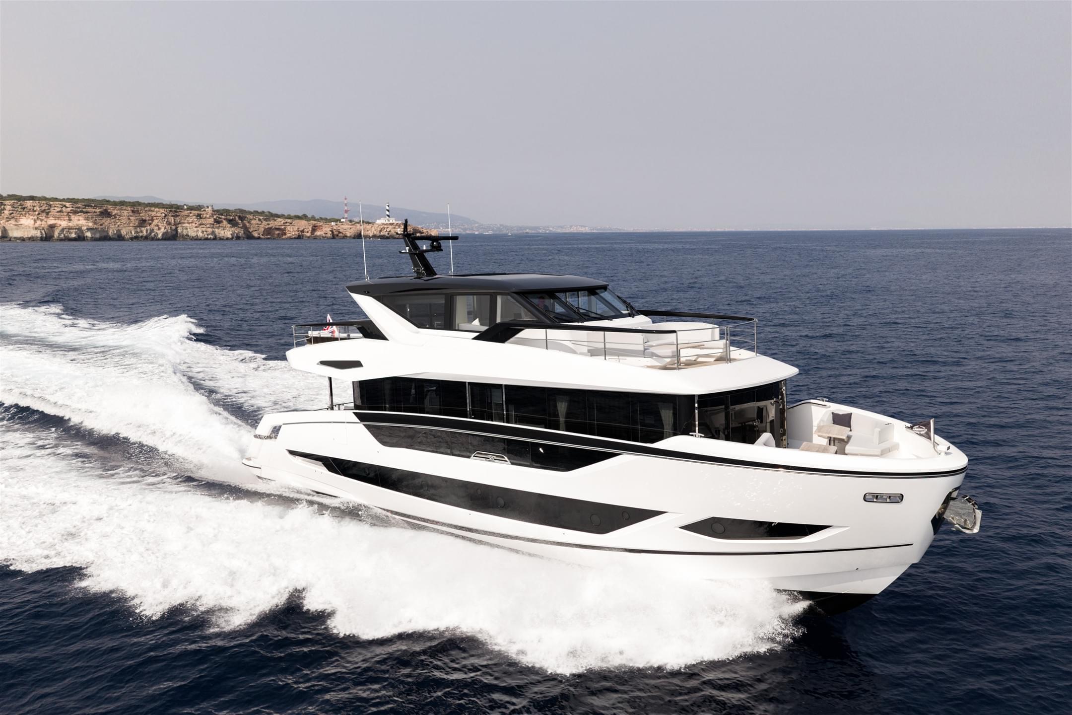 Sunseeker 82 Ocean Enclosed