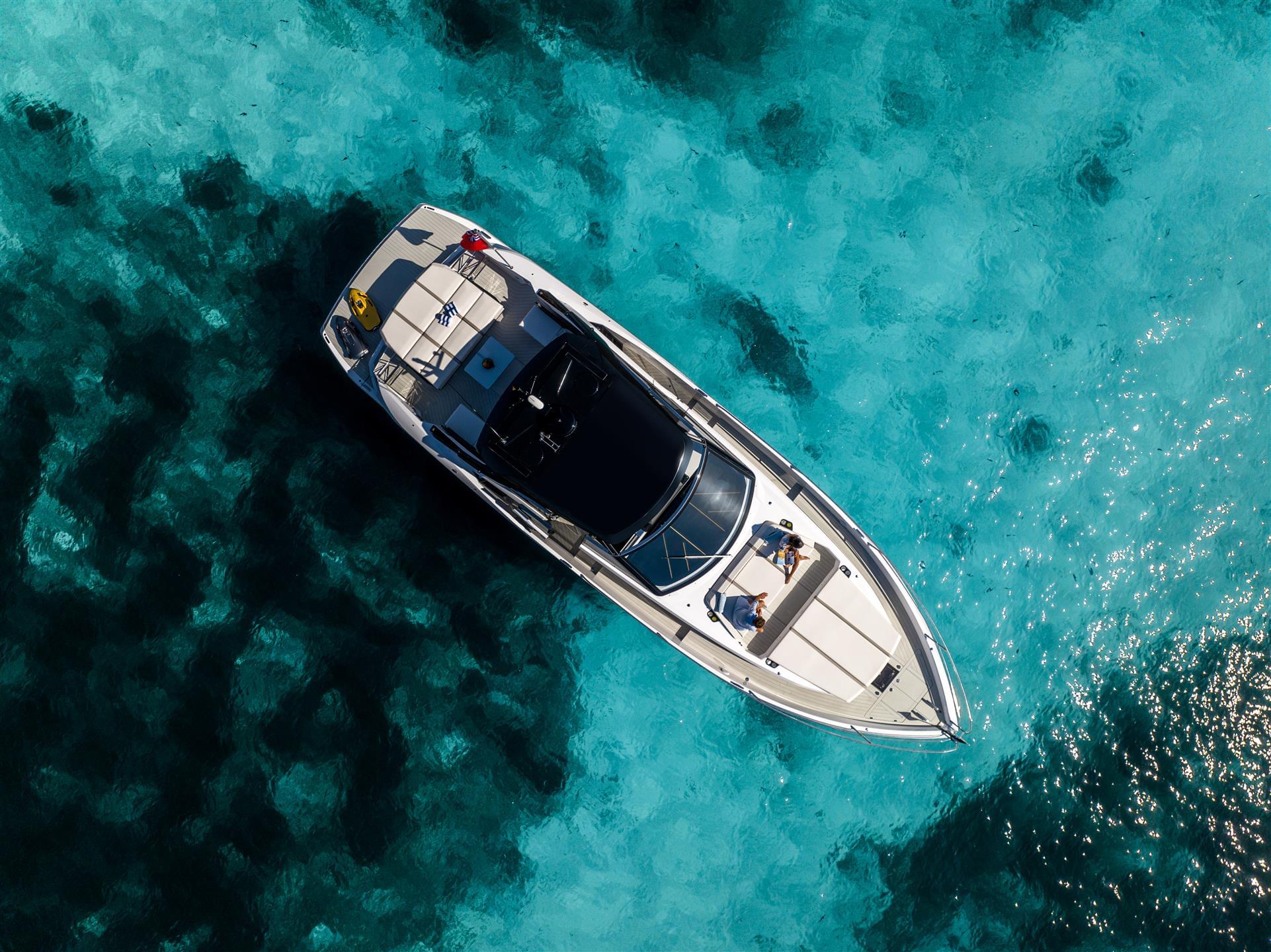 EXPERIENCE THE SUPERHAWK 55